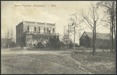 17484 Gezicht op het hotel-pension Rustoord (Rijksstraatweg 153) te Elst (gemeente Rhenen).